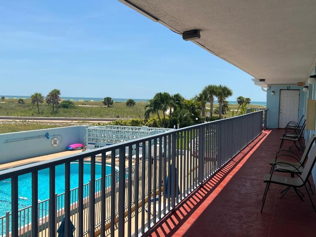 Beachside Resort Motel St. Pete Beach Eksteriør billede
